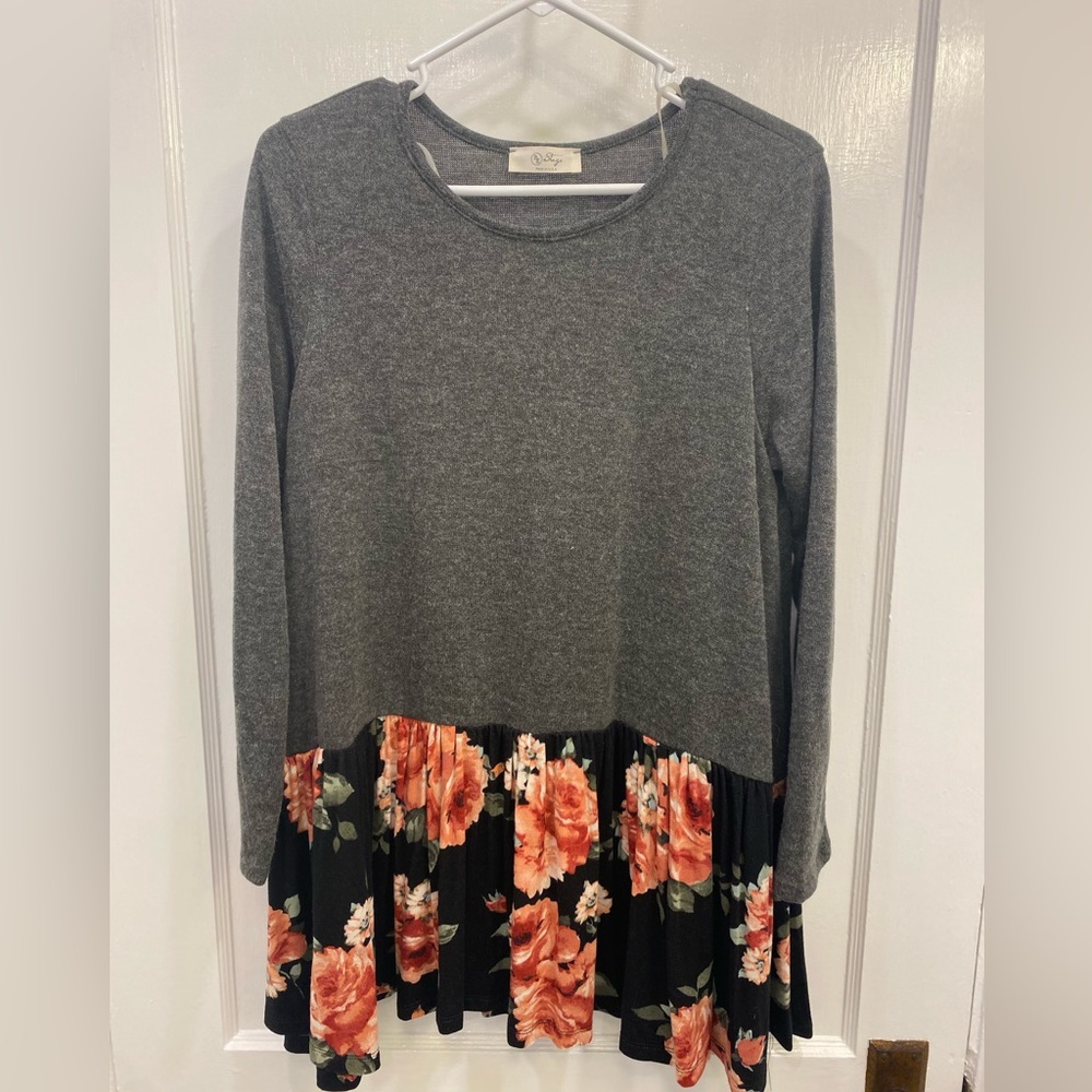 Floral ruffle bottomed top